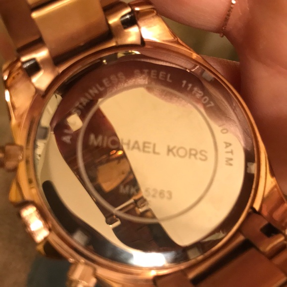 Rose gold Michael Kors watch - Picture 4 of 4